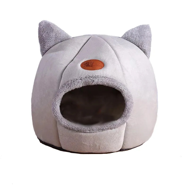 Cute Cat Beds: Winter Comfort in Cozy Mats and Small Dog Houses