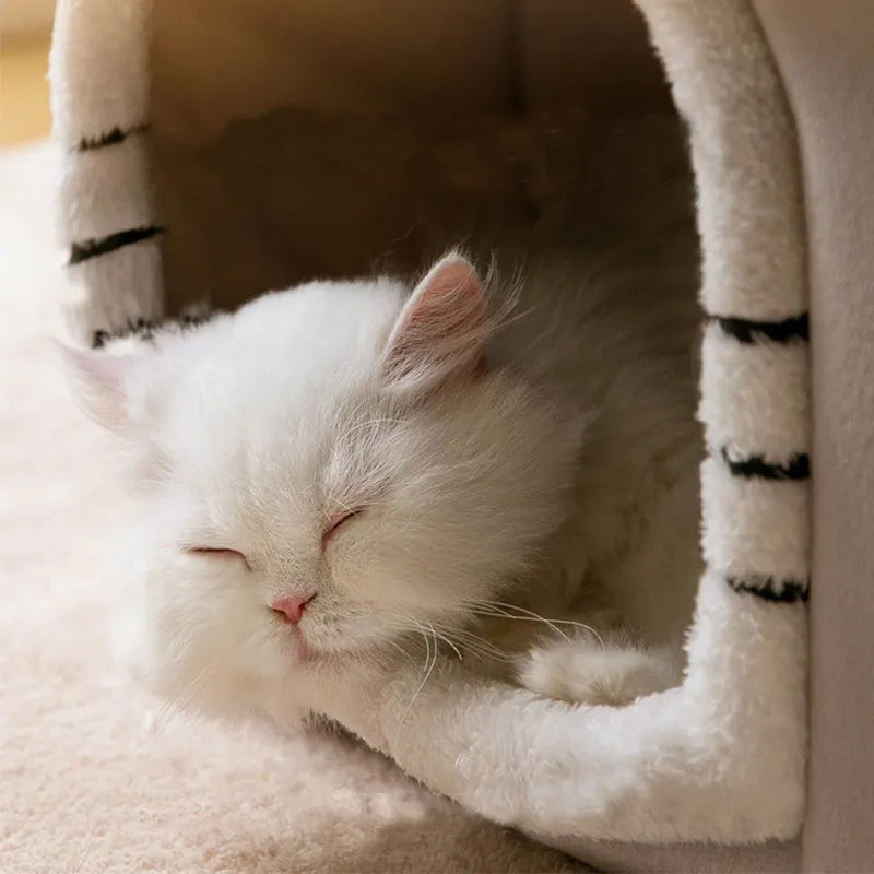 Winter-Warm Foldable Cat House: Cozy Haven for Cats & Small Dogs